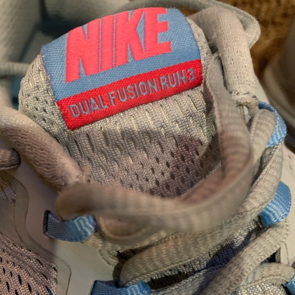 Women’s Nike Shoes - Picture 6 of 6